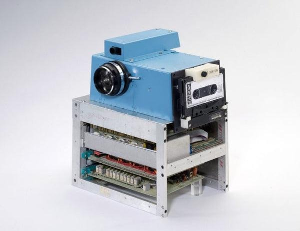 Fotografía en primer plano de la primera cámara digital inventada por Steven Sasson,_joseluisarmentialcom:pixel16